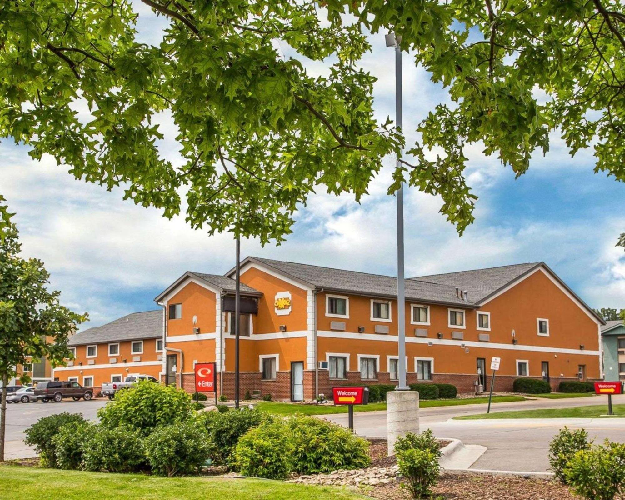 Econo Lodge Airport Cedar Rapids Esterno foto