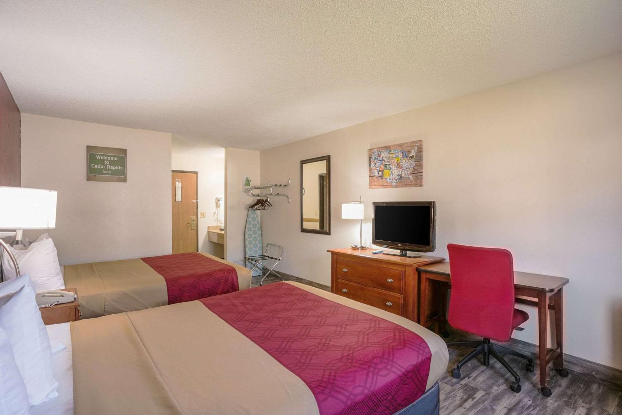Econo Lodge Airport Cedar Rapids Esterno foto