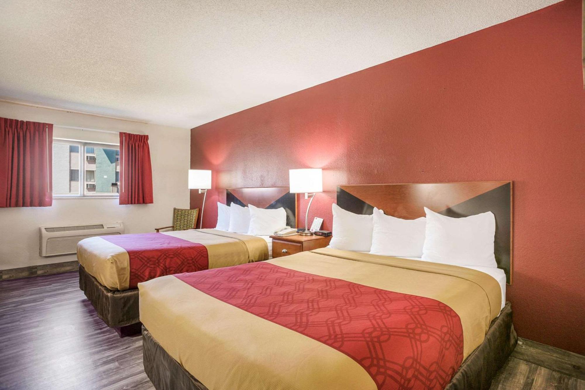 Econo Lodge Airport Cedar Rapids Esterno foto