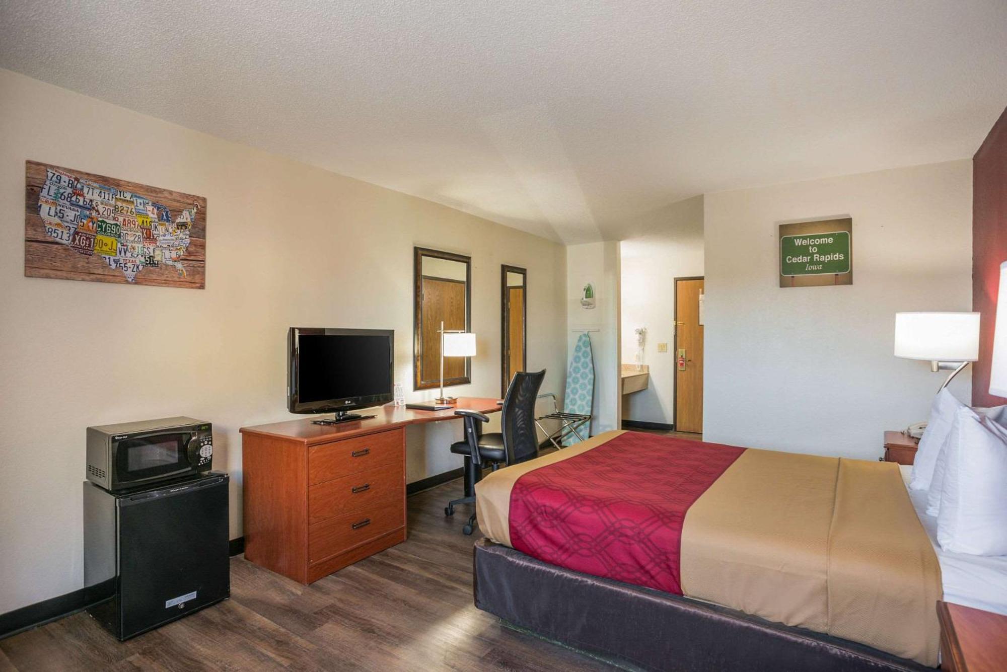 Econo Lodge Airport Cedar Rapids Esterno foto