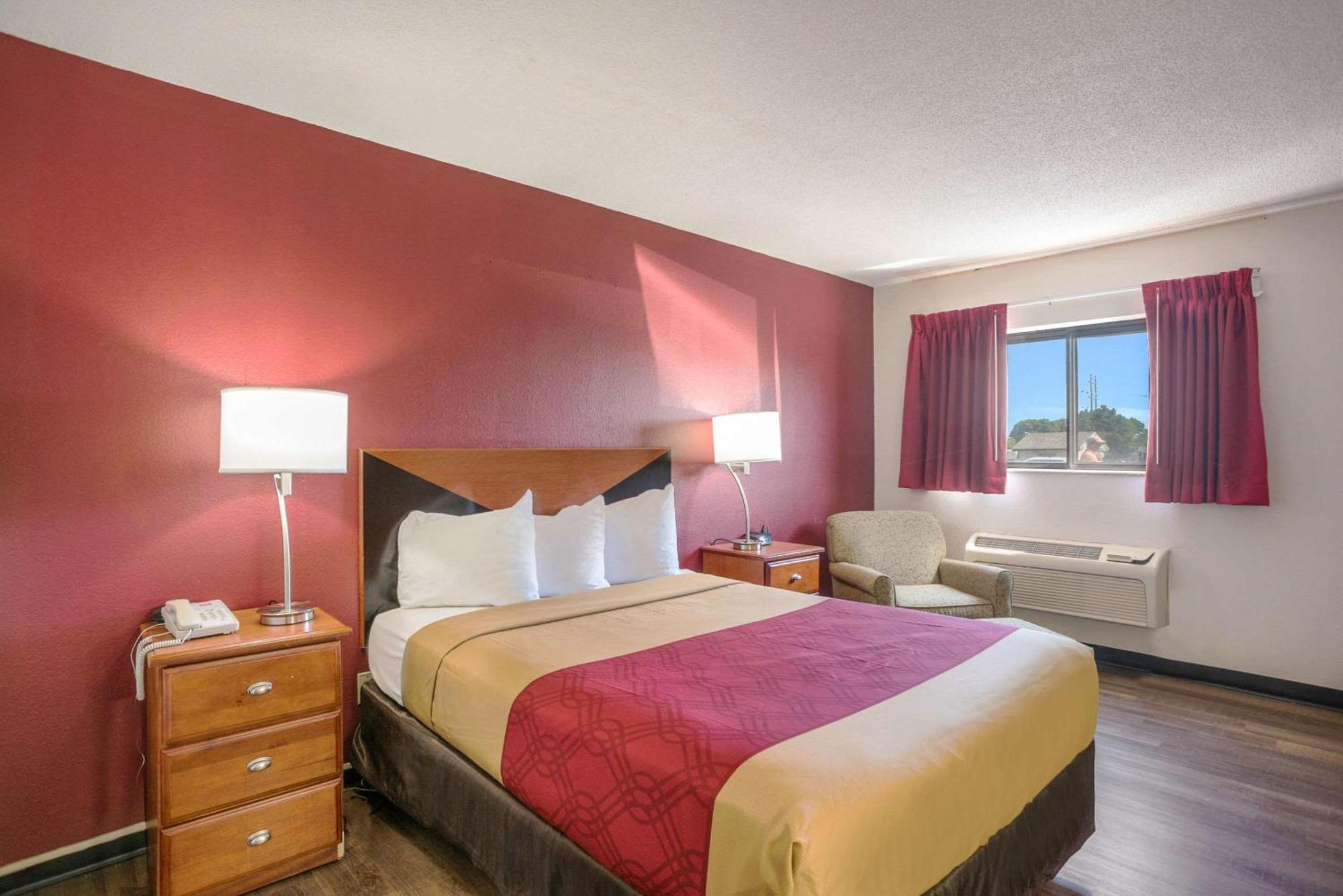Econo Lodge Airport Cedar Rapids Esterno foto