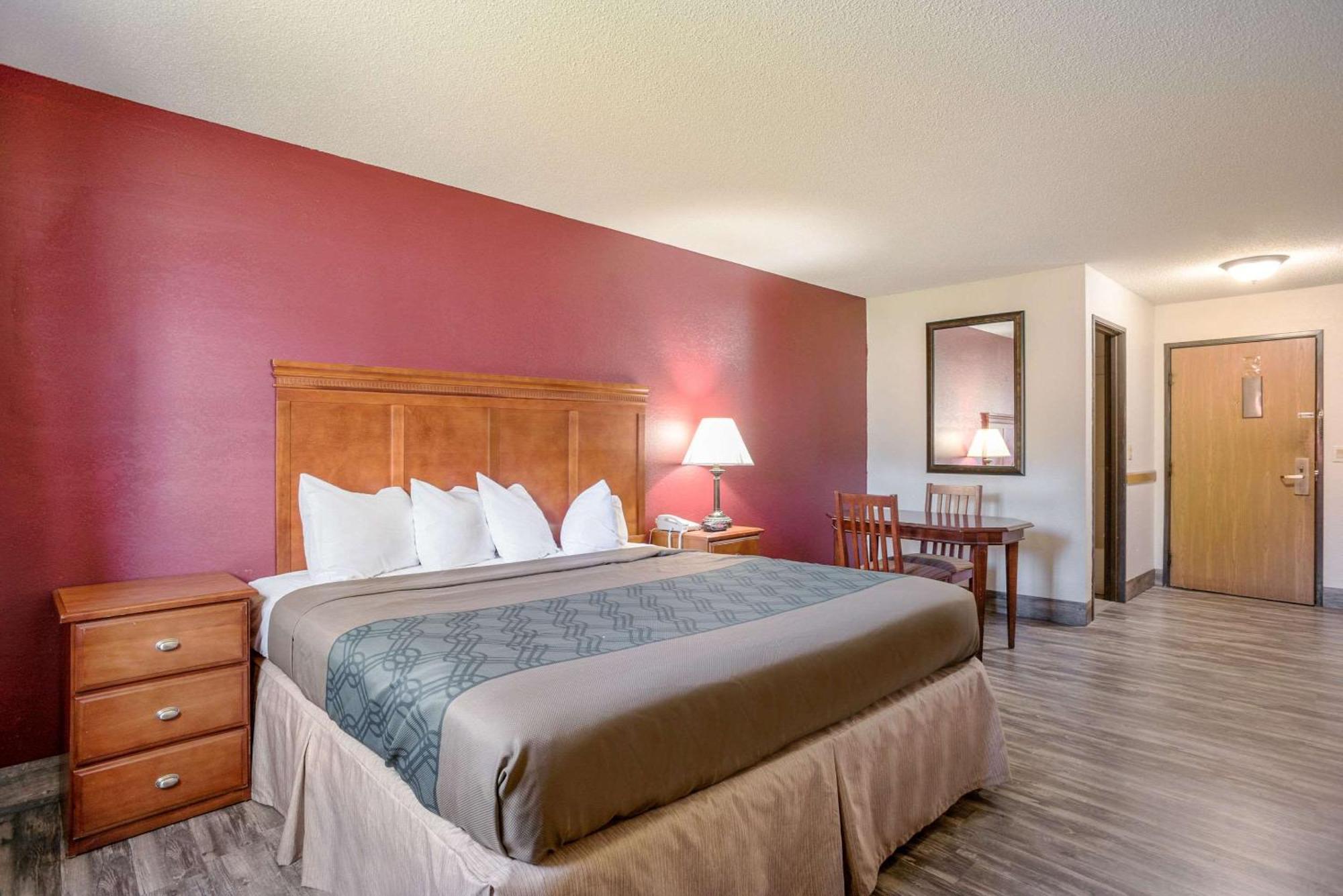 Econo Lodge Airport Cedar Rapids Esterno foto