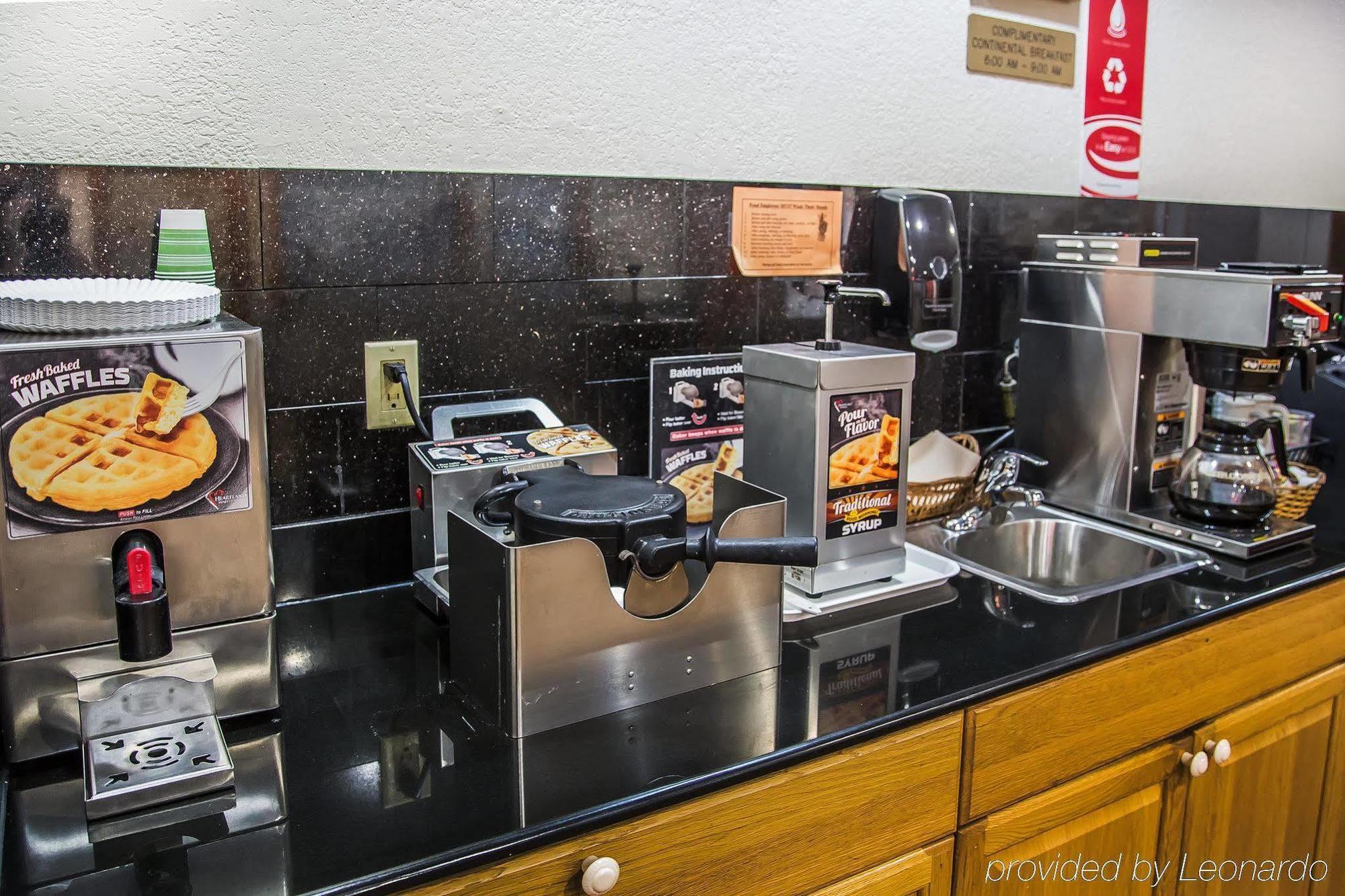 Econo Lodge Airport Cedar Rapids Esterno foto