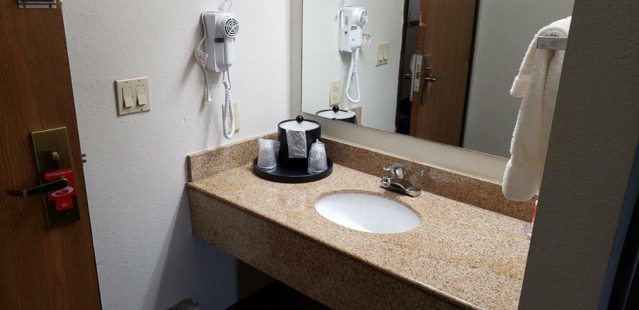 Econo Lodge Airport Cedar Rapids Esterno foto